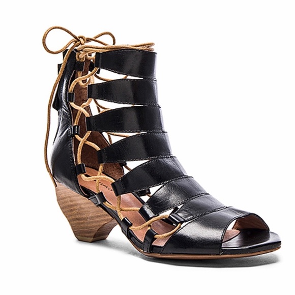 Matiko Shoes - NEW!Matiko Feya Black lace-up sandal wooden look